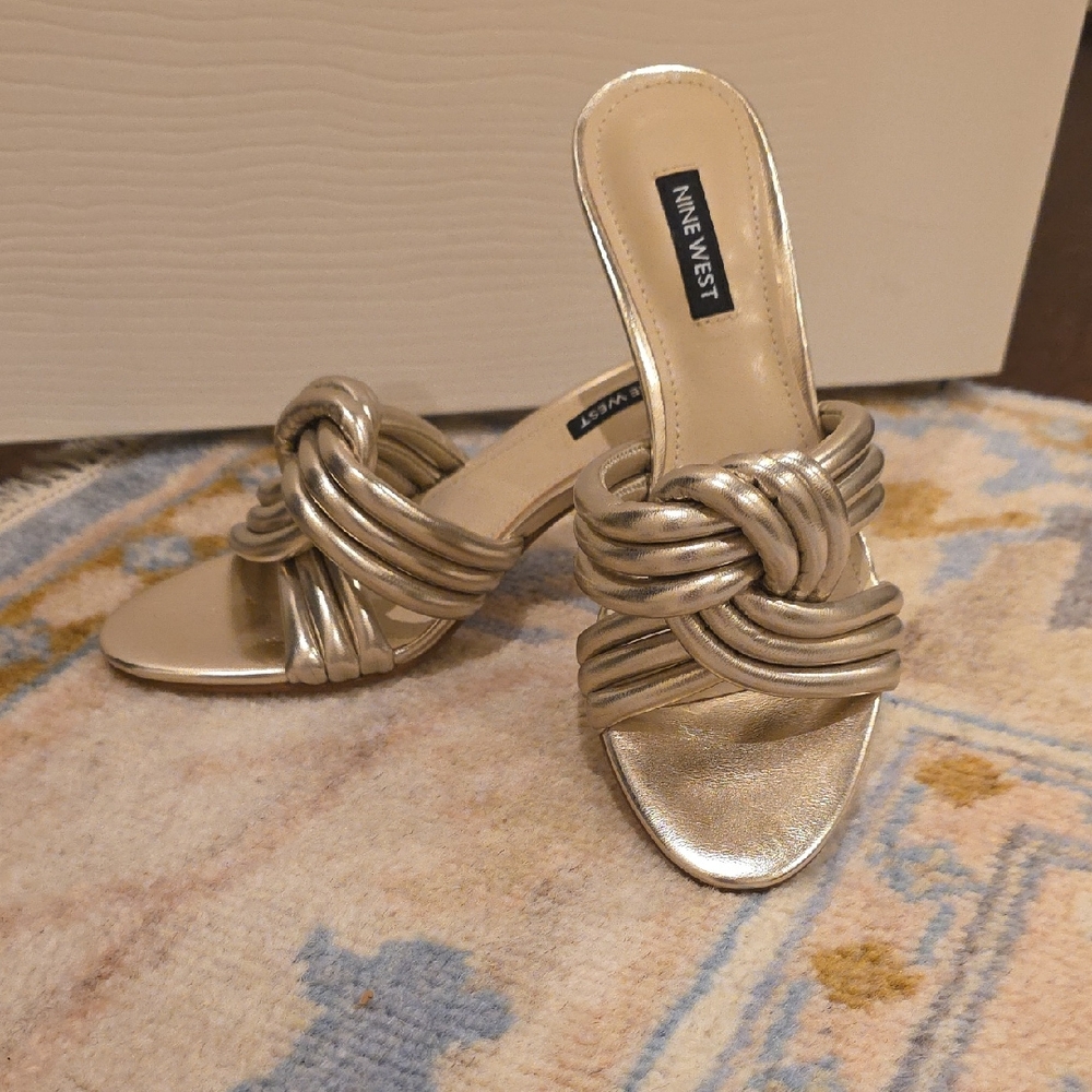 Nine West Norene Knotted Sandal Gold Size 6 Like New